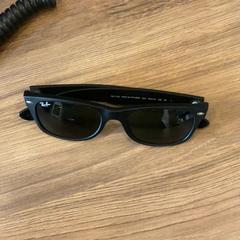 Des lunettes de soleil, a été signalé par MEININGER Hotel Marseille Centre la Joliette utilisant iLost