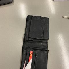 Portemonnee, ha sido reportado por Gemeente Hilversum usando iLost