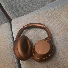 Black sony headphoned (koptelefoon) WH-1000X M3, jak bylo nahlášeno na iLost