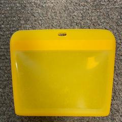 Bread tray (Zakje) geel, as reported by Burgers' Zoo using iLost