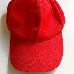 衣類 - Baseballpet Rood がiLostで Regio Oost-Vlaanderen によって報告されました