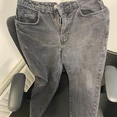 Jeans, as reported by Mainport using iLost