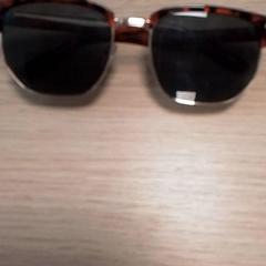 Gafas de sol, ha sido reportado por Qbuzz Fryslân con iLost