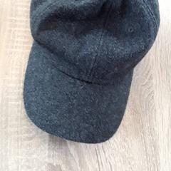 Cappellino da baseball & Cap Grijs, come riportato da EBS Tramplein utilizzando iLost