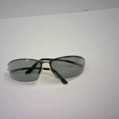 Des lunettes de soleil, a été signalé par Bobbejaanland utilisant iLost