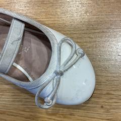 Kids' shoes Wit, as reported by Designer Outlet Roosendaal using iLost