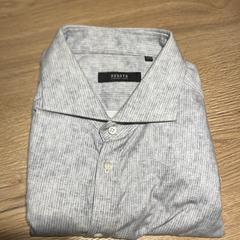 바지 Grijs wit gestreept blouse merk Deseto, iLost를 사용하여 Van der Valk Hotel Apeldoorn - De Cantharel에 보고됨