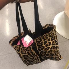 Sac à main léopard camouflage leopard, segons ha informat IKEA Marseille La Valentine mitjançant iLost