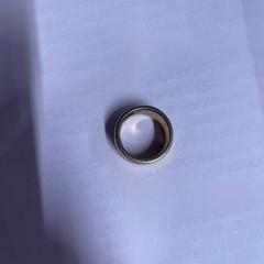 Prsten gold with stones, jak nahlášeno Vrije Universiteit Brussel (VUB) pomocí iLost