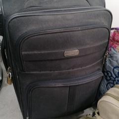 Bolsa de viaje اسود, ha sido reportado por محطة الدمام (الدمام) con iLost