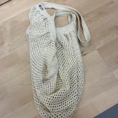 Poltsa hneda, gisa salatu by IKEA Ostrava iLost erabiliz