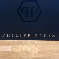Aankoop philipp plein, jak nahlášeno Designer Outlet Roermond pomocí iLost