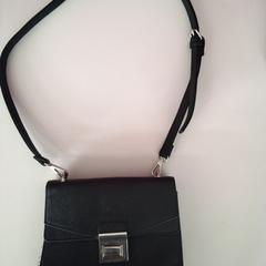 Bolsa tote, segundo informou Twisto usando iLost