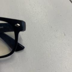 Lentes, segundo informou HTM usando iLost