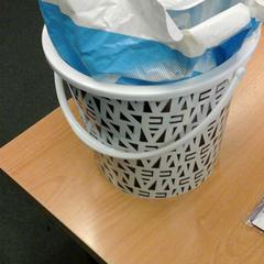 Emmer met tasje met ondergoed, as reported by Connexxion Haaglanden Den Haag using iLost