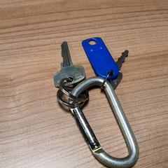 المفاتيح Hanger blauw، كما تم الإبلاغ عنه بواسطة Connexxion Hoeksche Waard Goeree Overflakkee عبر iLost