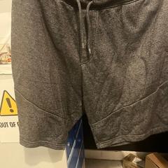 Shorts GREYE SHORT, rapporterat av Room Mate Bruno med iLost
