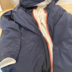 Jacke bleu foncé, gemeldet von IKEA Liège über iLost
