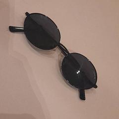 Sunglasses Zwarte monster bril, as reported by Van der Valk Hotel Schiphol using iLost