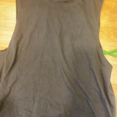 T-shirt Mouwloos zwart, as reported by Designer Outlet Roosendaal using iLost