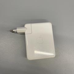 Adaptador Apple, segundo informou IKEA Praha – Černý Most usando iLost