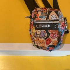 가방 Beige rozig met zee/piraten thema, iLost를 사용하여 Pathé Nijmegen에 보고됨