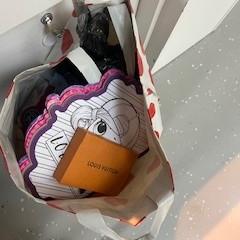 Portafoglio BAG WITH STUFF, come riportato da Room Mate Bruno utilizzando iLost