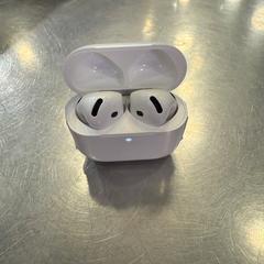 AirPods White, segons ha informat MEININGER Hotel Bruxelles Gare du Midi mitjançant iLost