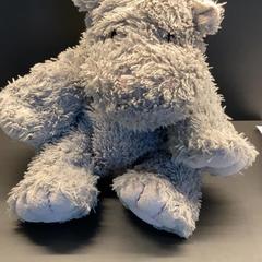 Osset de peluix Grey, segons ha informat MEININGER Hotel Bremen Hauptbahnhof mitjançant iLost