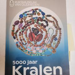 İLost kullanarak Rijksmuseum van Oudheden tarafından bildirildiği gibi Kitap 5000 jaar kralen