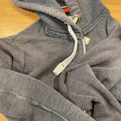 Gilet Grijs, a été signalé par Designer Outlet Roosendaal utilisant iLost