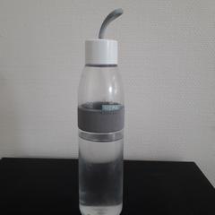 飲用ボトル Doorzichtig がiLostで Universiteit Gent - Blandijn によって報告されました