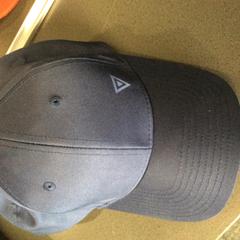 Casquette, a été signalé par Breng Nijmegen utilisant iLost