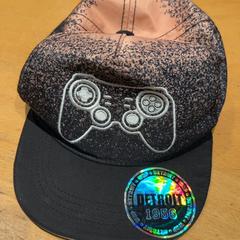 Gorra de beisbol, segons ha informat Pathé Ede mitjançant iLost