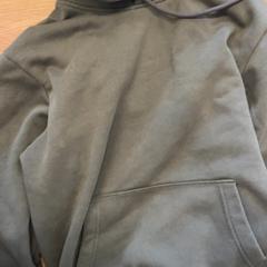 Sudadera, ha sido reportado por Liquicity Festival con iLost