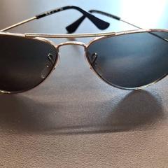 색안경 Rayban, iLost를 사용하여 IKEA Nice Saint Isidore에 보고됨