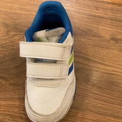 Sneaker Enfant, come riportato da MEININGER Hotel Marseille Centre la Joliette utilizzando iLost