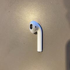 Airpod White, jak nahlášeno Ramada by Wyndham Amsterdam Airport Schiphol pomocí iLost
