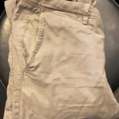 Pantaloni, come riportato da MEININGER Hotel Brussels City Center utilizzando iLost