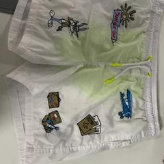 Shorts de baño, segundo informou Silver Sands Beach usando iLost