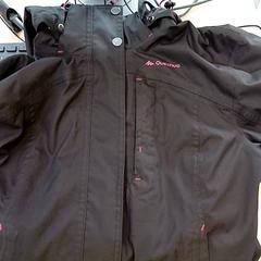 ジャケット Noire imperméable がiLostで IKEA Lille によって報告されました
