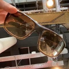 Des lunettes de soleil, a été signalé par MEININGER Hotel Paris Porte de Vincennes utilisant iLost