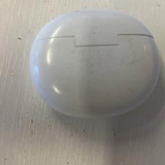 Bluetooth earphones case, as reported by HTM using iLost