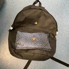 バックパック がiLostで Breng Arnhem によって報告されました