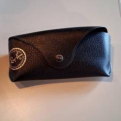 Estuche para gafas de sol Zwart, ha sido reportado por Familiepark Drievliet con iLost