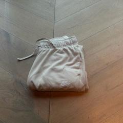 Joggers nike joggingsbroek, as reported by Hotel Apeldoorn using iLost