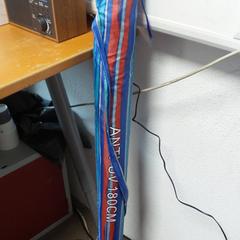 Zeeparaplu blue and red strips, ha sido reportado por Carlton Beach Hotel con iLost