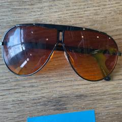 Sonnenbrille, gemeldet von MEININGER Hotel Berlin East Side Gallary über iLost