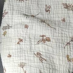 Tetra doek Met bruine plantjes en diertjes, como reportado por IKEA Gent utilizando o iLost