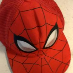Boné Spider-Man, como reportado por Artis utilizando o iLost